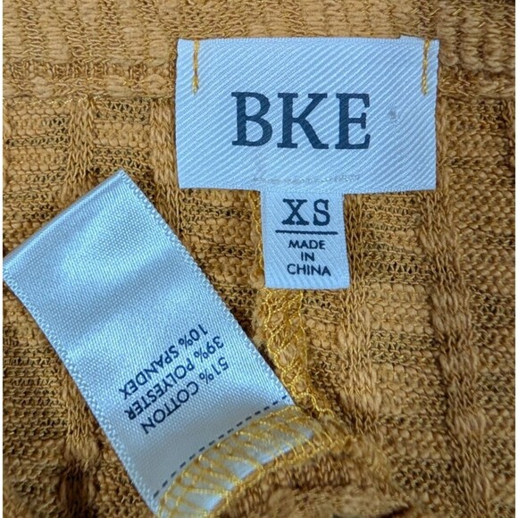 BKE Buckle Ribbed Button Down Shirt Women’s XS Long Sleeve Raw Edge - Picture 4 of 7